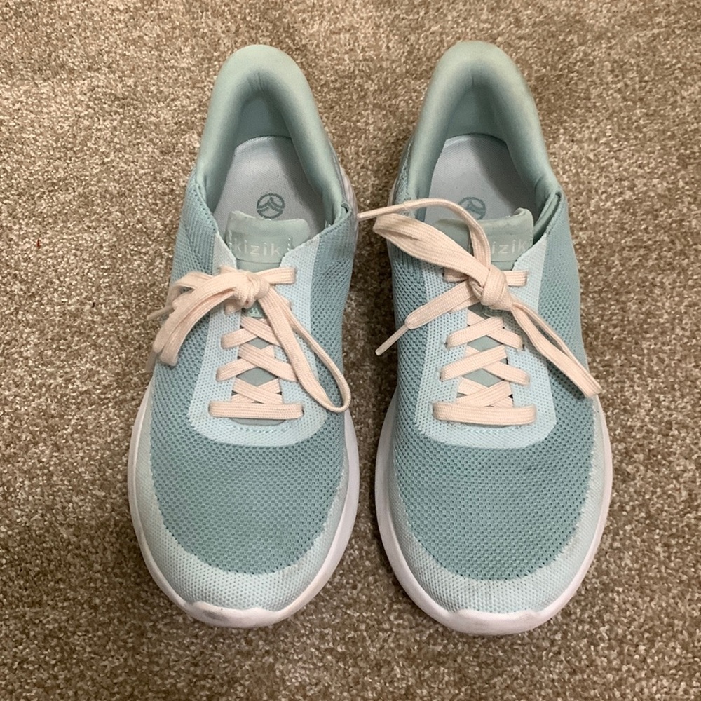 Kizik Athen’s slip on tennis shoes